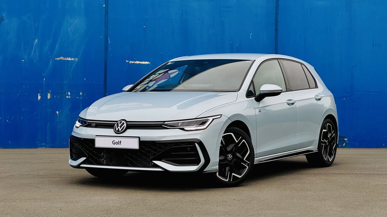 AAP578_1 Volkswagen 2024 Golf R-line - Image 1